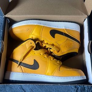 Air Jordan 1 Mid (GS)